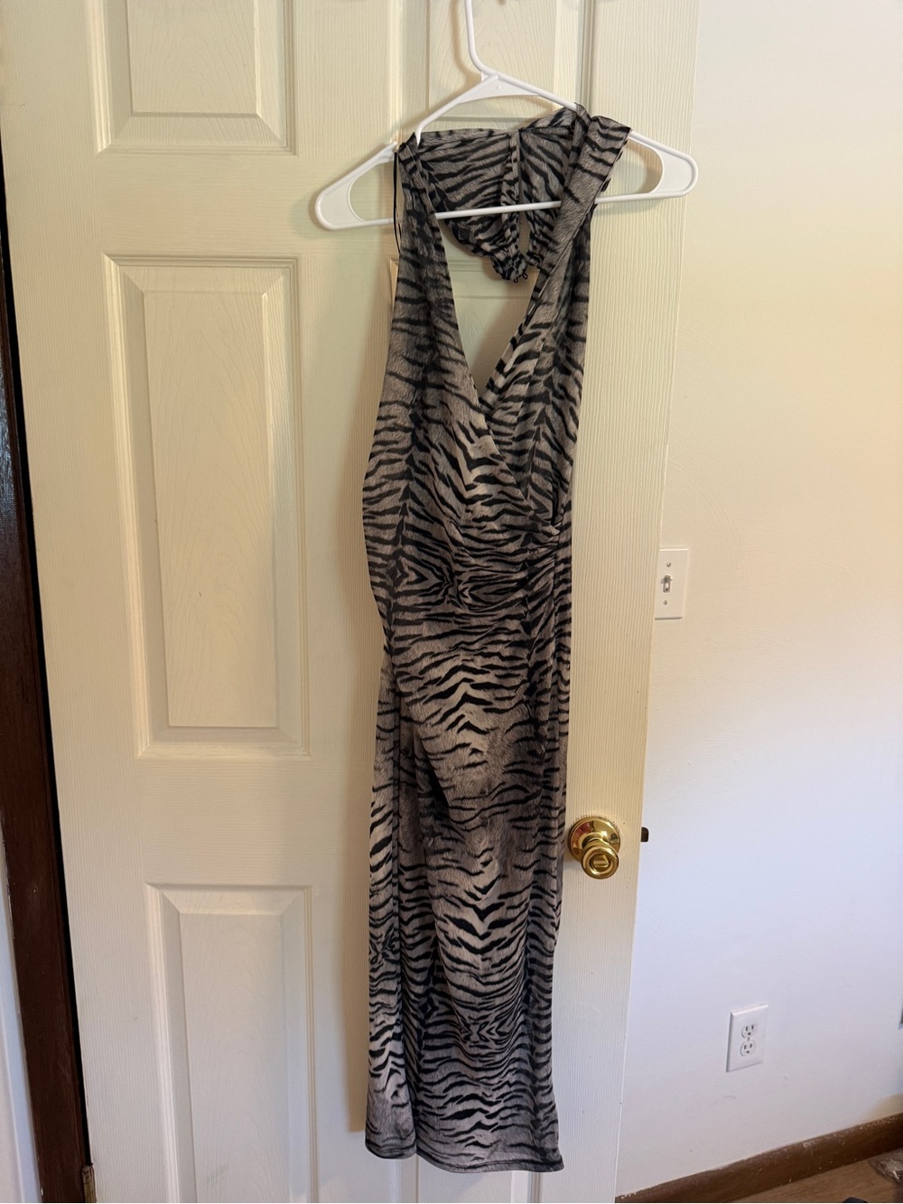 Zara Black and Gray Dress with Subtle Pattern - Picture 3 of 7